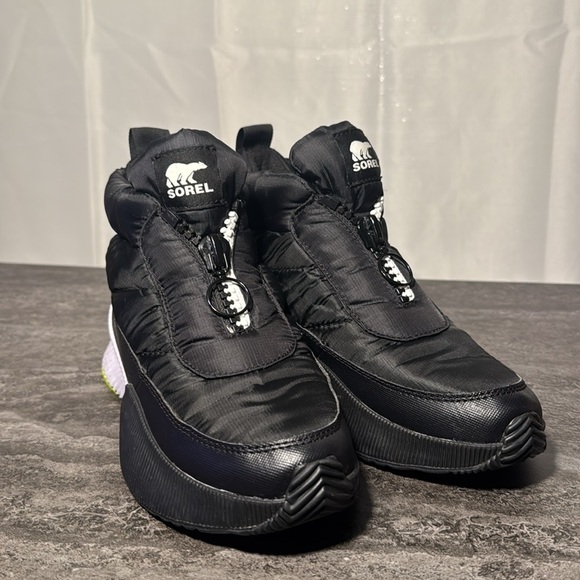 Sorel Women’s Black Out N About III Puffy Zip Boot Sneaker. Size 8 - Picture 2 of 10